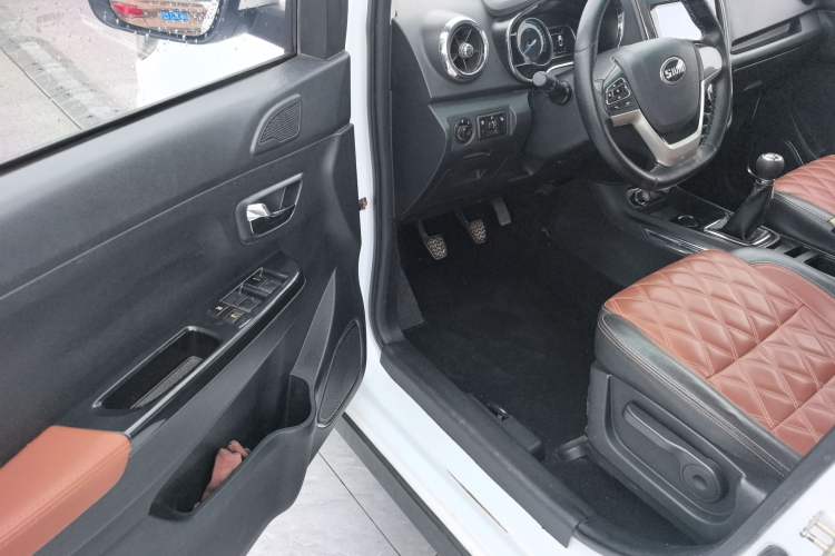 Used SWM X3 2017 1.5T Manual Fashion Model
