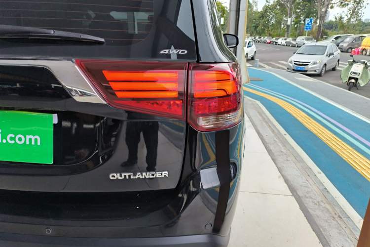 Used Mitsubishi Outlander 2020 2.4L 4x4 Zhi Xiang Edition 7-Seater
