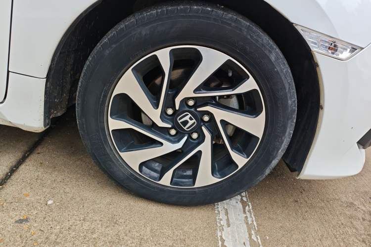 Used Honda Civic 2016 220TURBO CVT Luxury Edition Right Front Wheel Hub