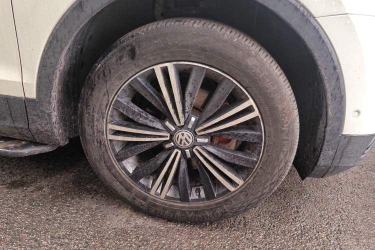 Used Volkswagen Tiguan L 2017 330TSI Automatic Two-Wheel Drive Flagship Edition Right Front Wheel Hub