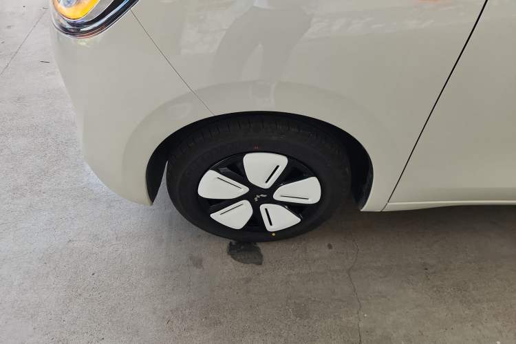 Used Wuling Hongguang MINIEV 2025 Four-Door Version Advanced Edition Left Front Wheel Hub