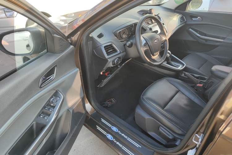 Used Ford Escort 2015 1.5L Automatic Fashion Model
