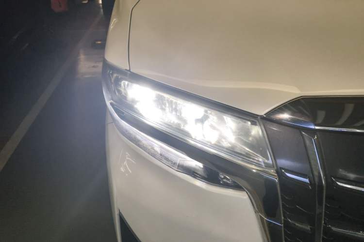 Used Toyota Alphard 2019 Dual-Engine 2.5L Luxury Edition