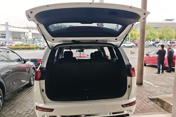 Used Hyundai Custo 2024 270TGDi LUX Prestige Edition Trunk