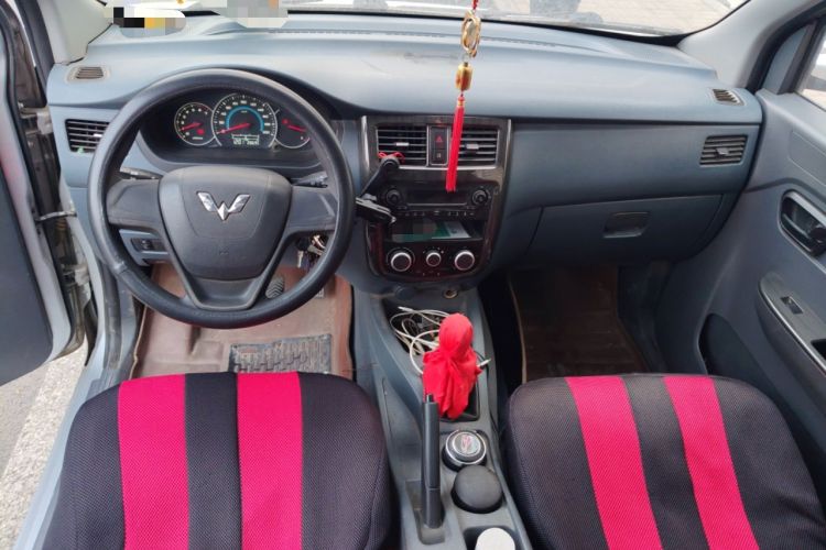 Used Wuling Rongguang V 2015 1.5L Base Version
