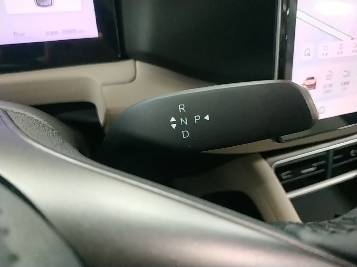BYD Yuan UP 2025 Intelligent Driving Version 401 km Leading Edition — снимка 16