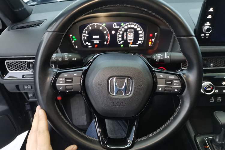 Used Honda Civic 2022 240TURBO CVT Dynamic Edition Steering Wheel