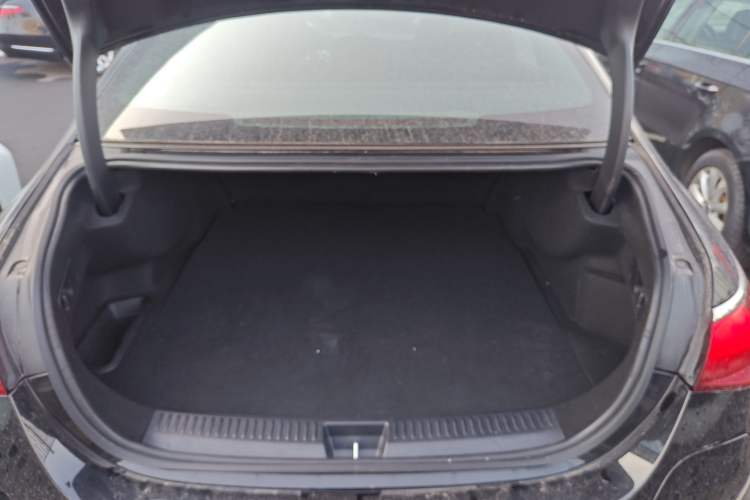 Used Mercedes-Benz E-Class New Energy 2024 E 350 e L Plug-in Hybrid Sedan Trunk