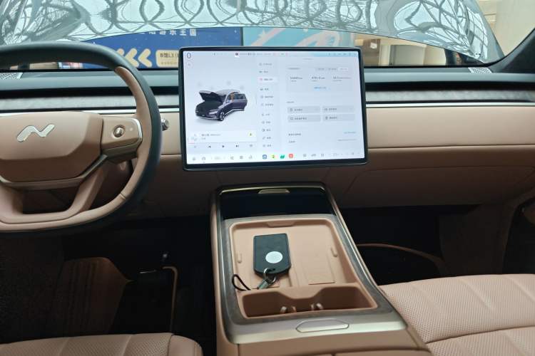 Used ONVO Luxeed L90 2025 Model—Ultra Six-Seater Version
