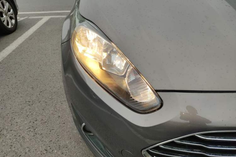 Used Ford Fiesta 2013 Hatchback 1.5L Automatic Fashion Edition Right Front Headlight