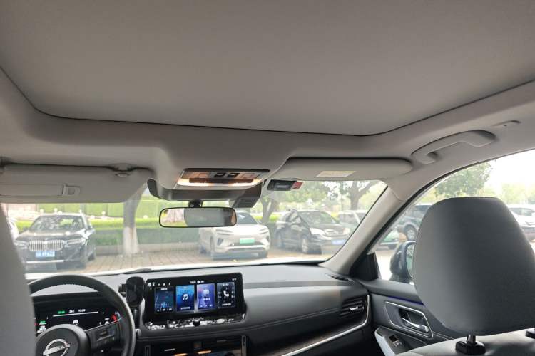 Used Nissan X-Trail 2023 e-POWER Ultra-Hybrid Dual-Motor All-Wheel-Drive Supreme Edition Headliner