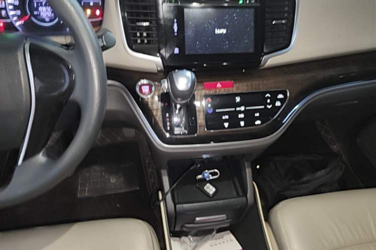 Used Honda Odyssey 2015 Revised 2.4L Luxury Edition
