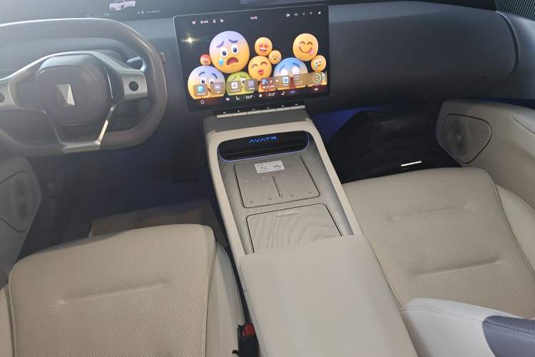 Used Avatr 12 2024 700 Three-Laser Rear-Wheel Drive Smart Enjoyment Version Audio And AC Panel