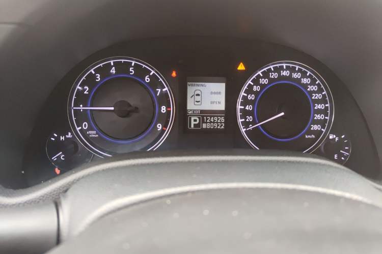 Used Infiniti G Series 2010 G25 Sedan Luxury Sport Edition Odometer Close Up