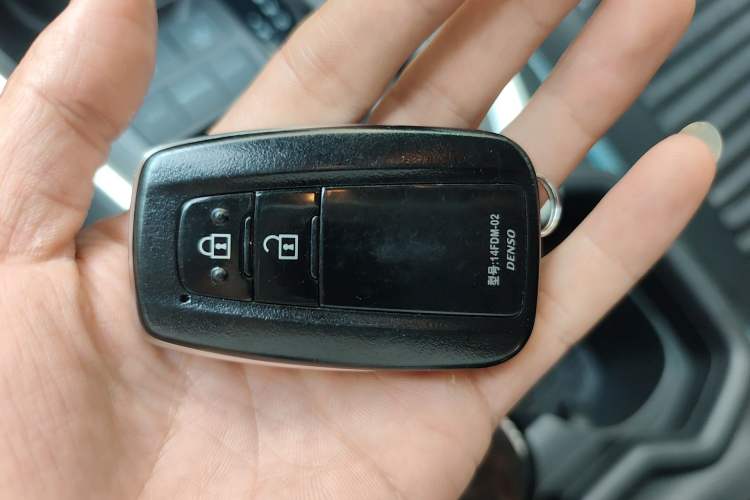 Used Toyota RAV4 2020 Dual-Engine 2.5L E-CVT Two-Wheel Drive Elite Edition Vehicle Key