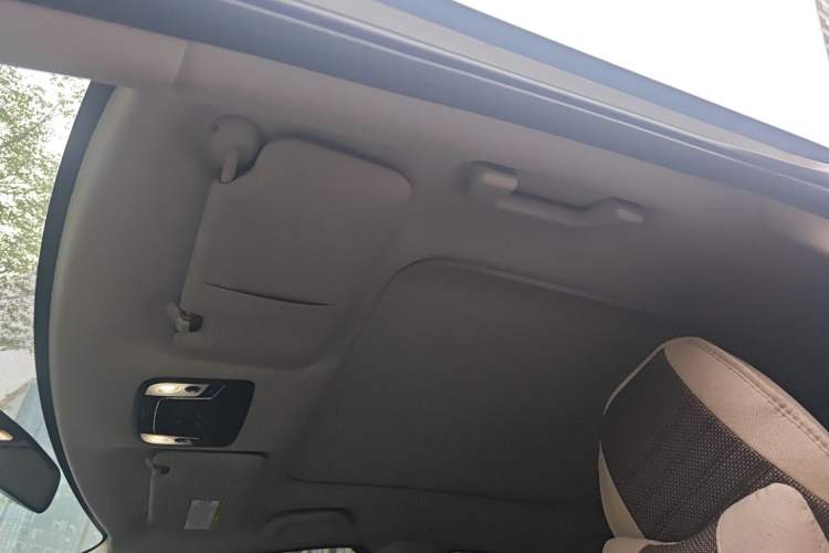 Used Honda Vezel 2015 1.8L CVT 2WD Luxury Model Headliner