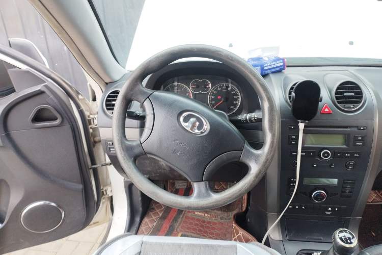 Used Haval H5 Classic 2011 Zhizun Edition 2.4L Four-Wheel Drive Deluxe Differential Version Steering Wheel