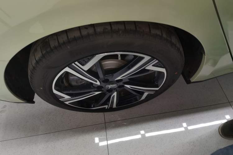 Used Hongqi EH7 2024 640 Pro+ All-Wheel Drive Right Rear Wheel Hub