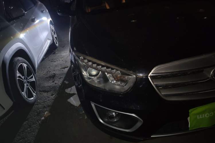 Used Bestune X80 2015 1.8T Automatic Luxury Model Right Front Headlight