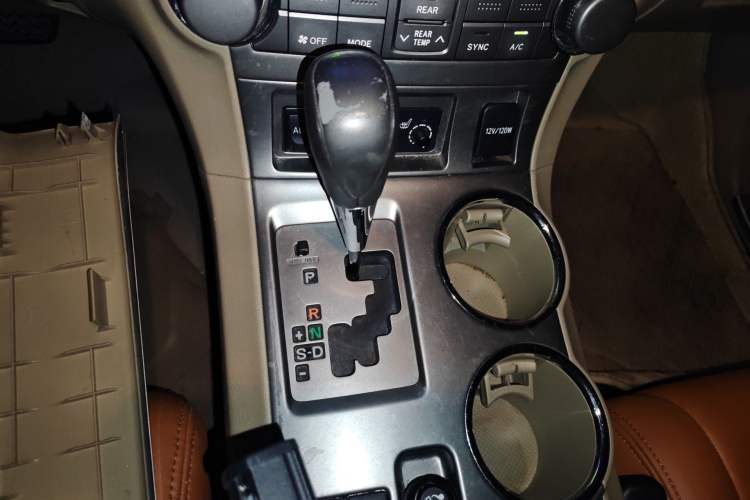 Used Toyota Highlander 2011 2.7L Two-Wheel Drive 7-Seater Luxury Edition Gear Lever