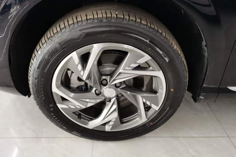 Used Hongqi HS3 PHEV 2025 Model 117km Jingwei Edition Left Front Wheel Hub