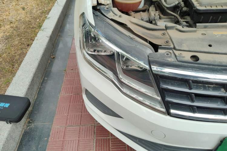 Used Volkswagen Jetta 2017 1.5L Automatic Fashion Model Right Front Headlight