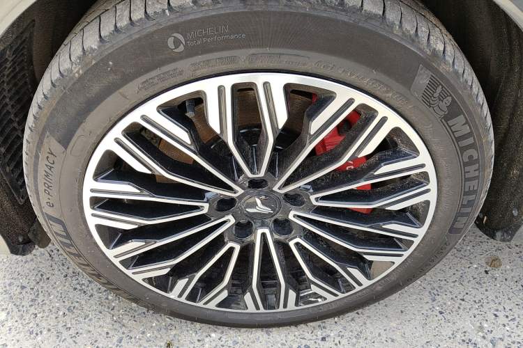 Used VOYAH FREE 2025 Model FREE+ Rear-Drive Qiankun Edition Exterior 4