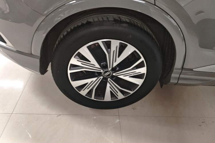 Used Audi Q4 e-tron 2024 40 e-tron Adventure Edition Right Rear Wheel Hub