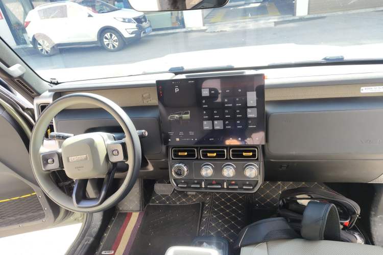 Used iCAR V23 2025 501 Four-Wheel Drive Intelligent Driving Version Center Console