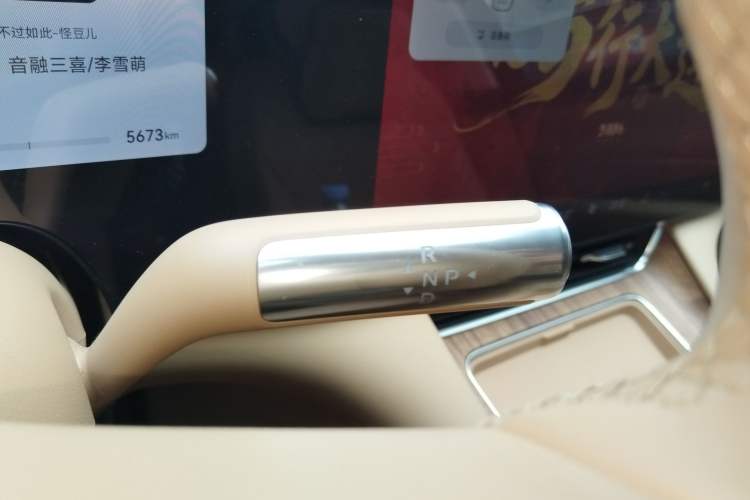 Used Hima AITO M8 2025 Extended-Range Ultra Version 53.4 kWh 6-Seater Edition Gear Lever