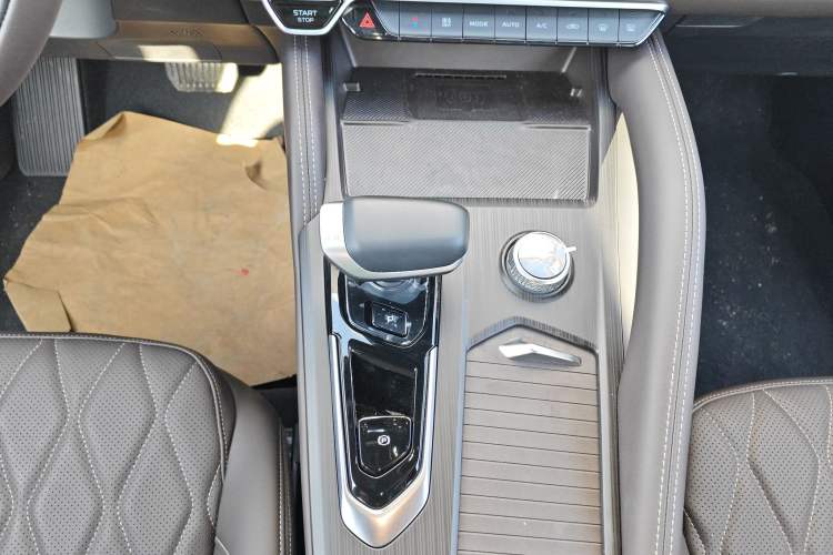 Used Geely Auto Monjaro L 2025 2.0TD Automatic Xingyun Version Gear Lever