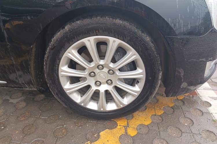 Used Cadillac XTS 2016 28T Luxury Model Right Front Wheel Hub