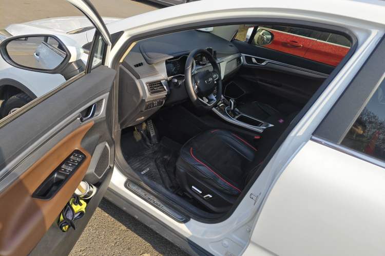 Used Geely Auto Emgrand GS 2019 1.5TD DCT Active Pro 260T Driver Seat