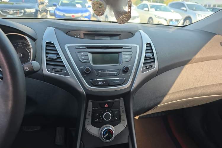 Used Hyundai Elantra (5th Generation / Langdong) 2016 1.6L Automatic Smart Version
