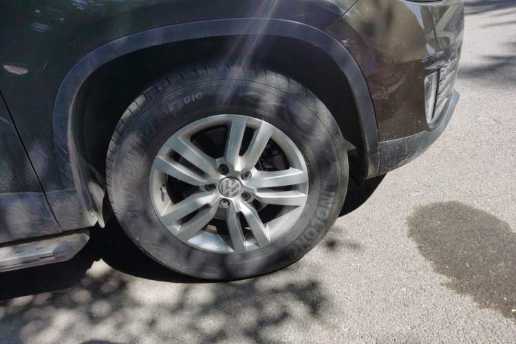 Used Volkswagen Tiguan 2015 1.8TSI Manual Two-Wheel Drive Fashion Edition Right Front Wheel Hub