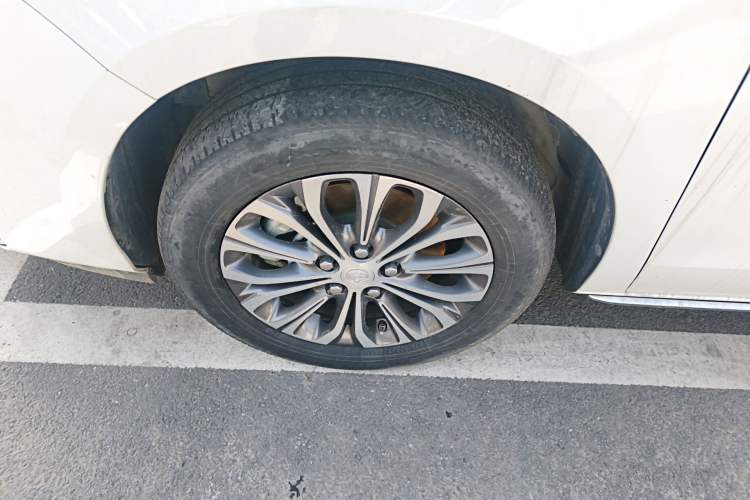 Used Buick GL8 2023 Land Executive Class Comfort Model