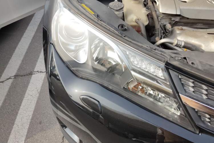 Used Toyota RAV4 2013 2.5L Automatic 4x4 Elite Edition Right Front Headlight