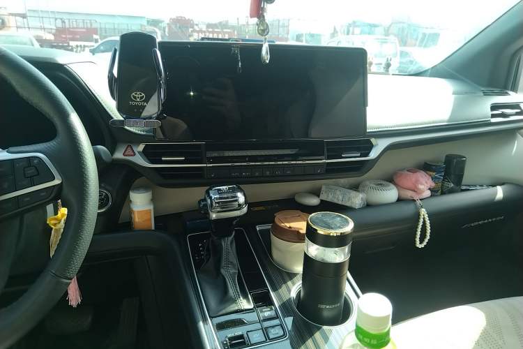 Used Toyota Granvia 2024 2.5L Hybrid Prestige ULTRA Edition
