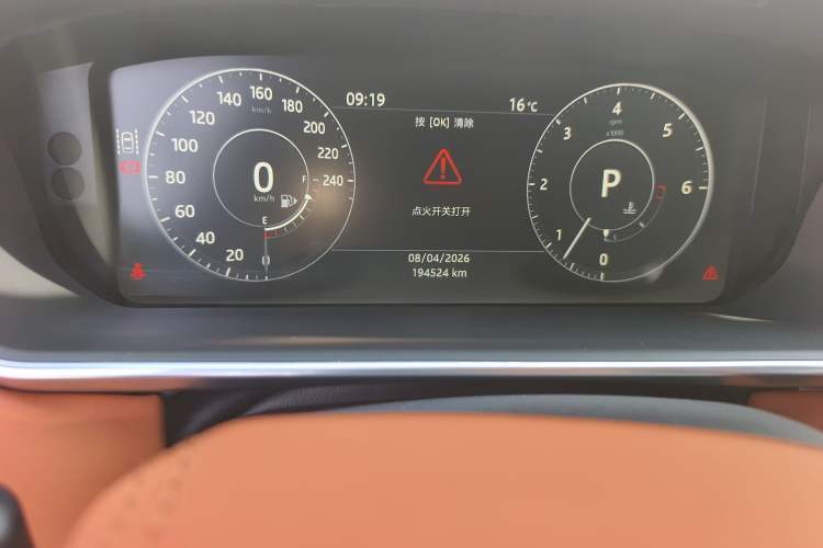 Used Land Rover Range 2014 3.0 TDV6 Vogue Odometer Close Up