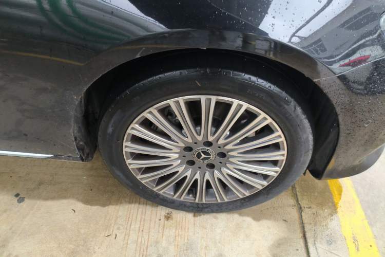 Used Mercedes-Benz E-Class 2020 E 300 L Luxury Model Right Front Wheel Hub