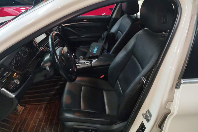 Used BMW 5 Series 2014 528Li Leading Model
