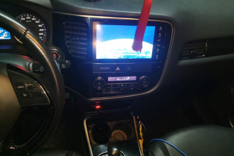 Used Mitsubishi Outlander 2018 2.0L Two-Wheel-Drive Jiale Edition 7-Seater Audio And AC Panel