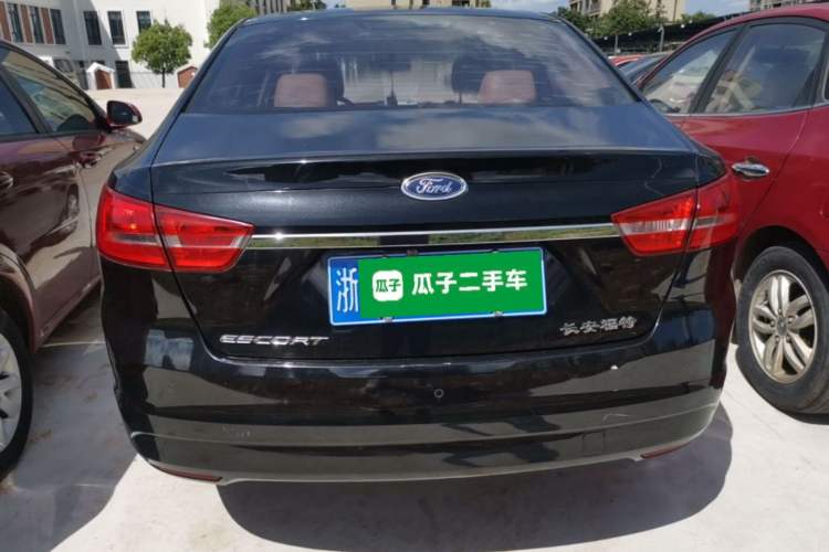 Used Ford Escort 2015 1.5L Manual Fashion Edition
