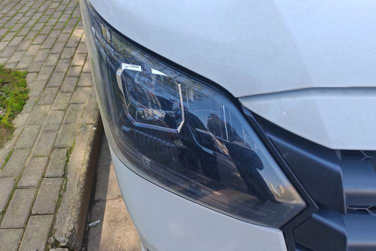 Used Foton Toano 2024 Joy Elephant Multi-Function Model Cummins 2.8T Manual Long Wheelbase Ultra-High Roof with Rear Dual Tires and 7 Seating Capacity Right Front Headlight