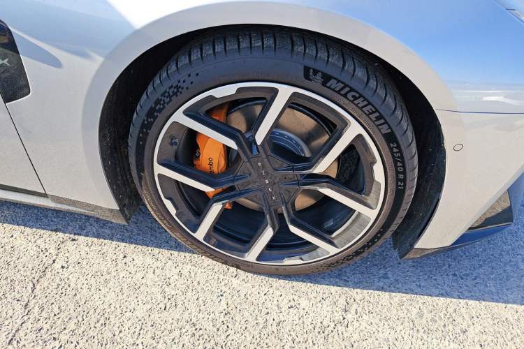 Used XPeng P7 2025 Model—702 Long Range Ultra Right Front Wheel Hub