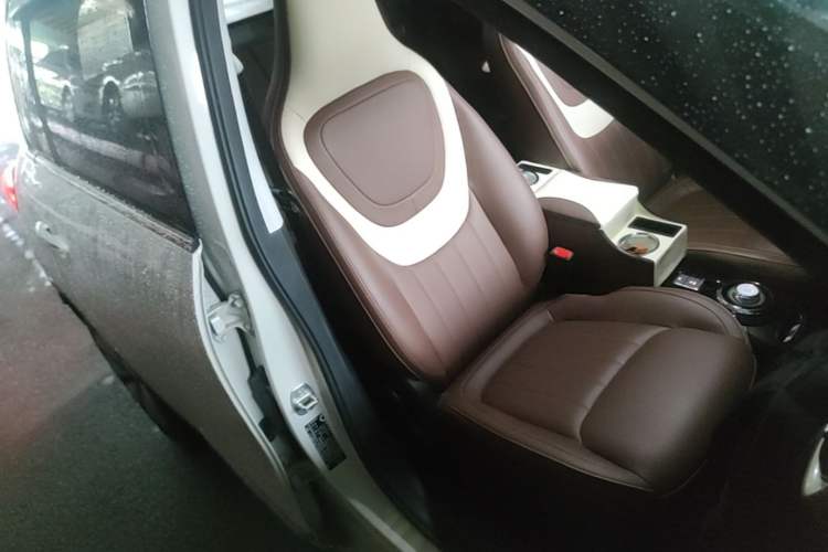 Used Wuling Bingo 2023 333 km Lingxi Connected+ Version Right Front Seat