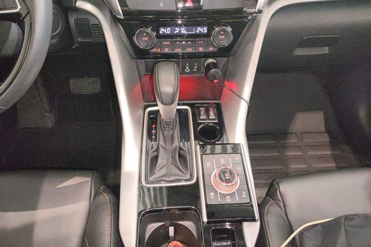 Used Mitsubishi Eclipse Cross 2018 1.5T CVT Two-Wheel Drive Belief Edition Gear Lever