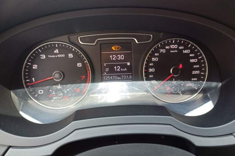 Used Audi Q3 2015 35 TFSI Comfort Model Odometer Close Up