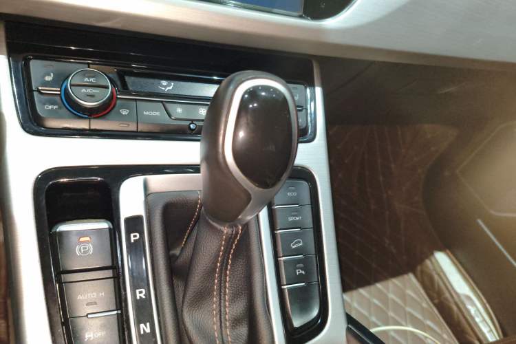 Used Geely Auto Emgrand X7 Sport 2016 1.8TD Automatic ZhiZun Version Gear Lever