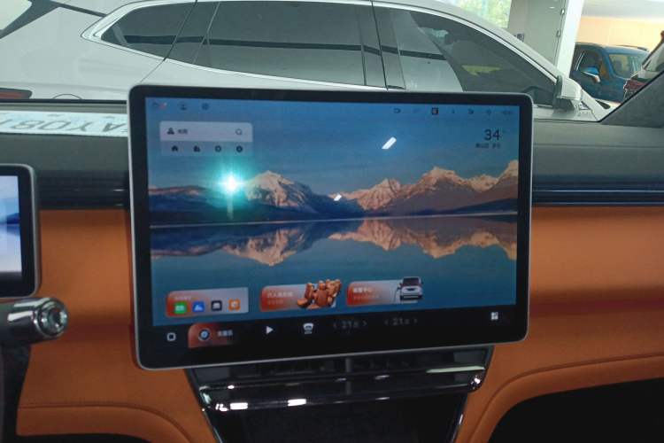 Used Geely Galaxy LEVC L380 2024 140-Degree 6-Seater All-Wheel-Drive Ultra